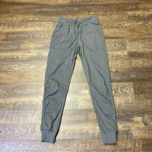 Lululemon Beyond The Dance Studio Jogger Pants Women’s Size 4 Green